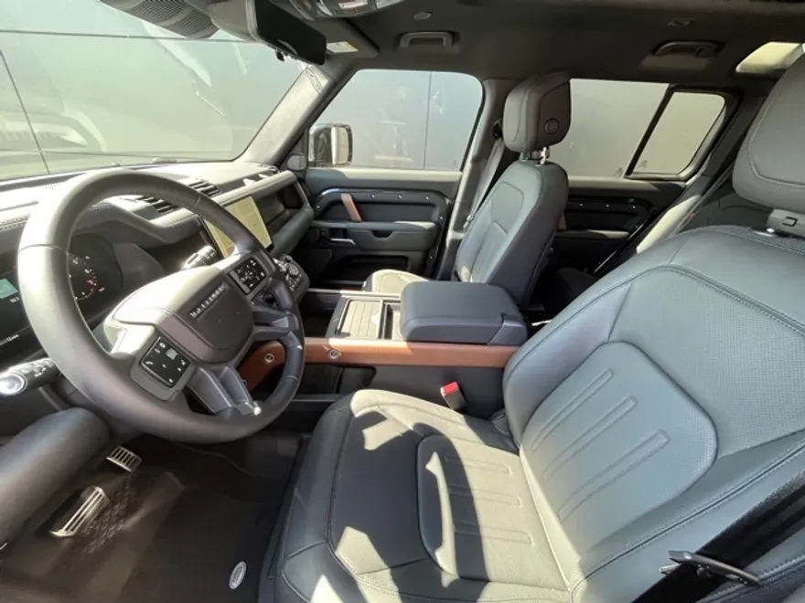 2024 Land Rover Defender 110 X photo 1