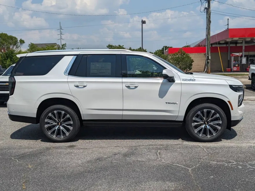 2025 Chevrolet Tahoe High Country photo 1