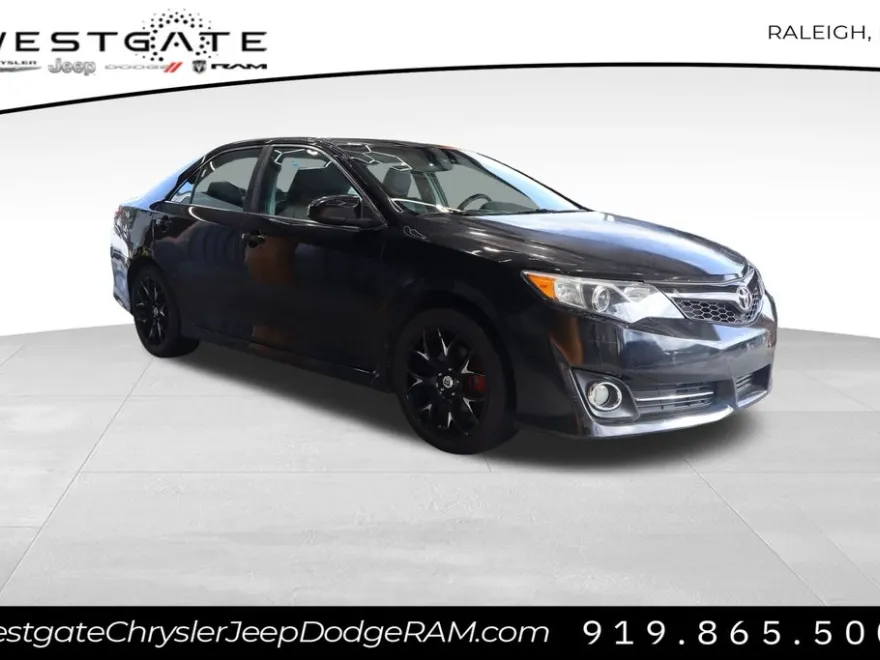 2014 Toyota Camry SE photo 1