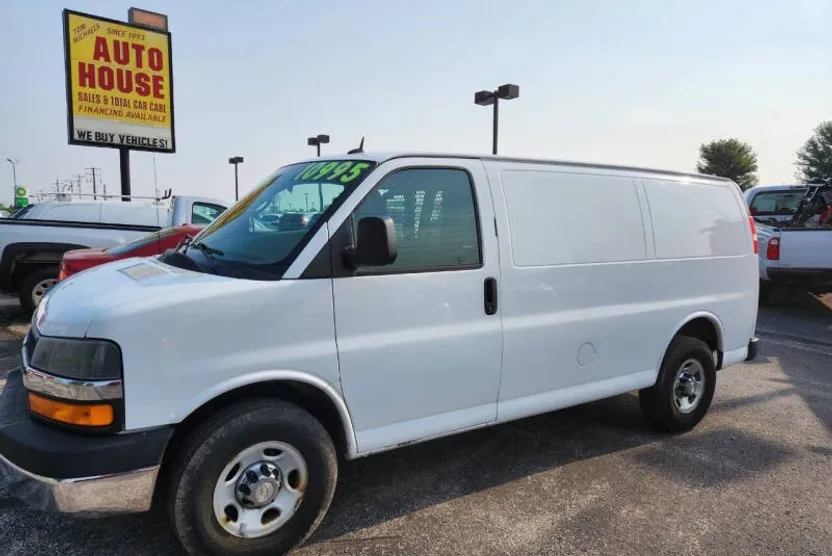 2014 Chevrolet Express 3500 Cargo Van photo 1