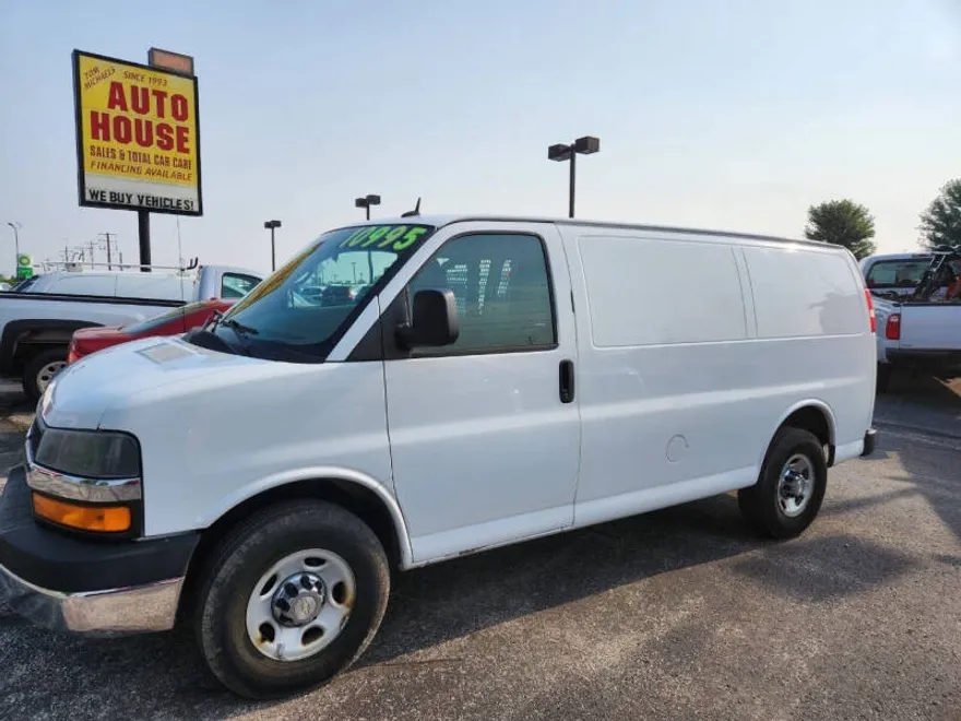 2014 Chevrolet Express 3500 Cargo Van photo 1