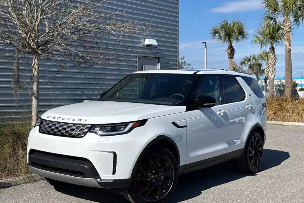 2025 Land Rover Discovery P300 S photo 1