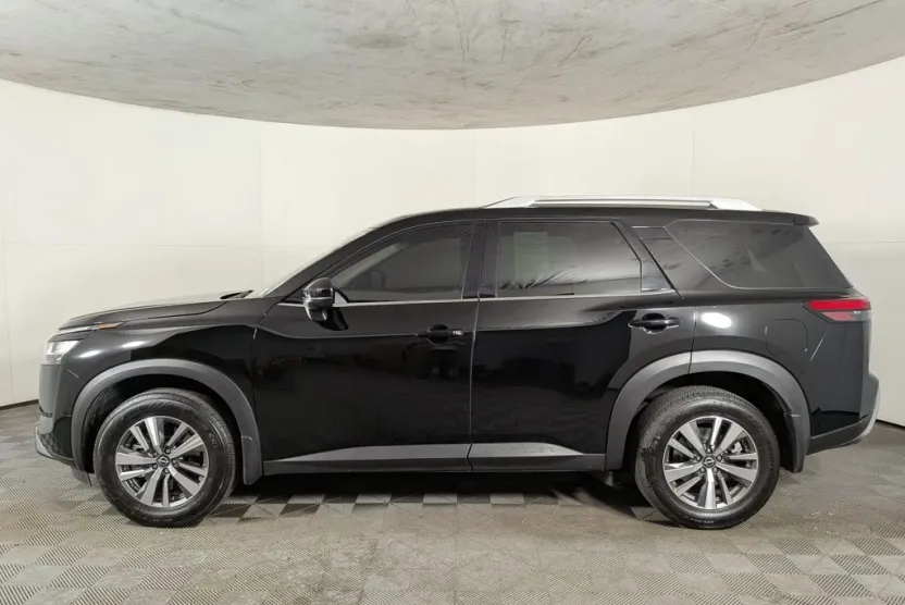 2022 Nissan Pathfinder SL photo 1