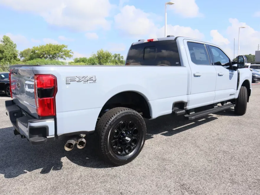 2025 Ford F-350 Lariat photo 1