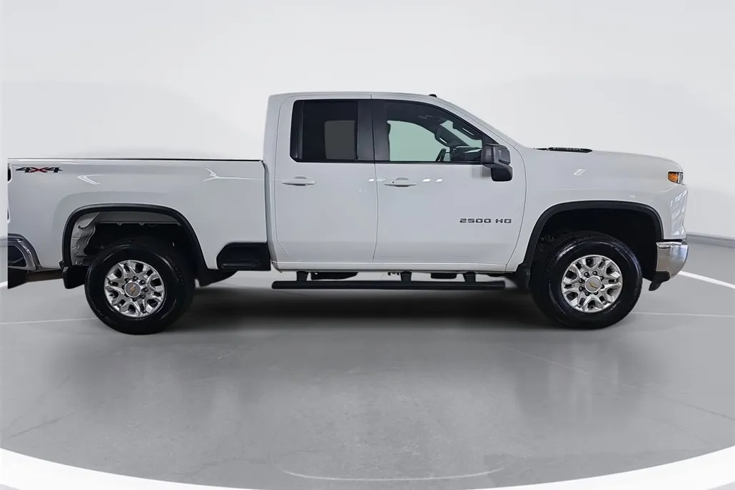 2024 Chevrolet Silverado 2500HD LT photo 1