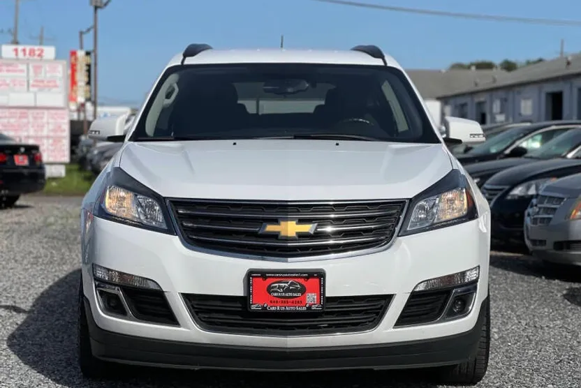 2017 Chevrolet Traverse 1LT photo 1