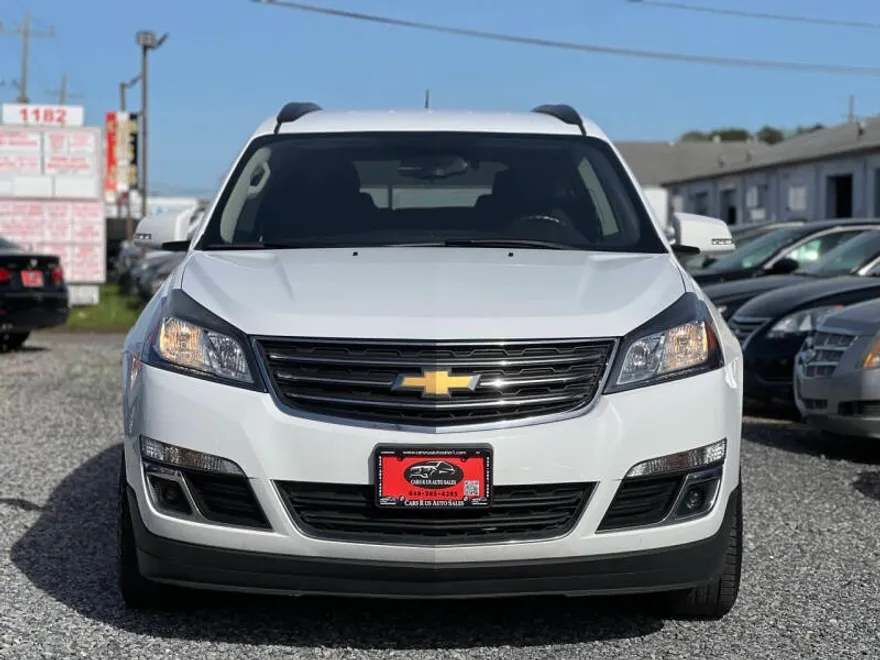 2017 Chevrolet Traverse 1LT photo 1