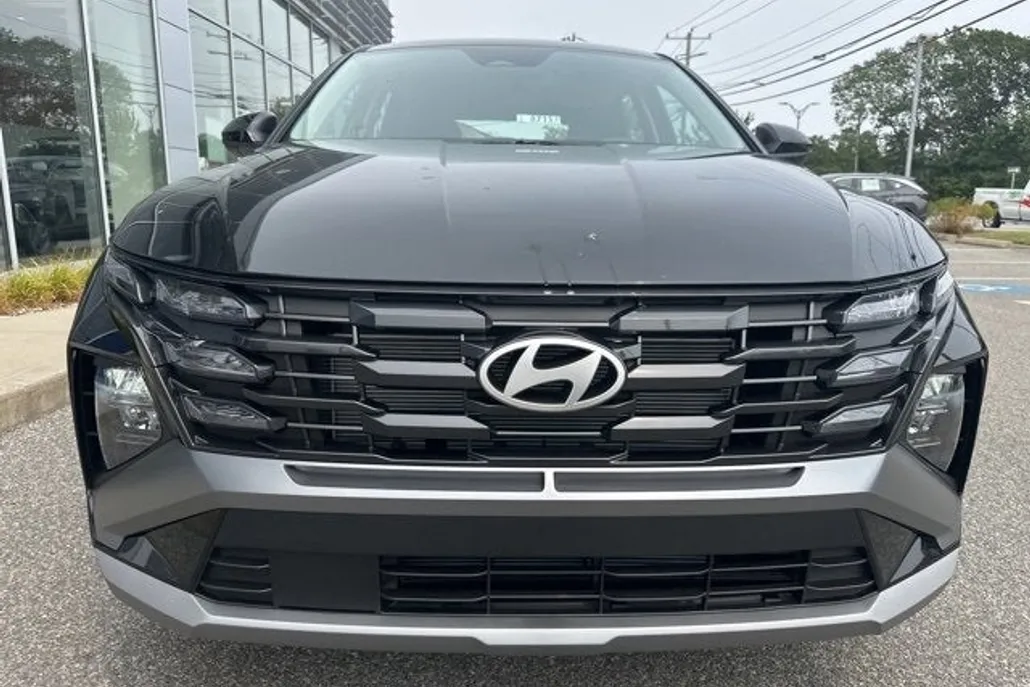 2025 Hyundai Tucson SE photo 1