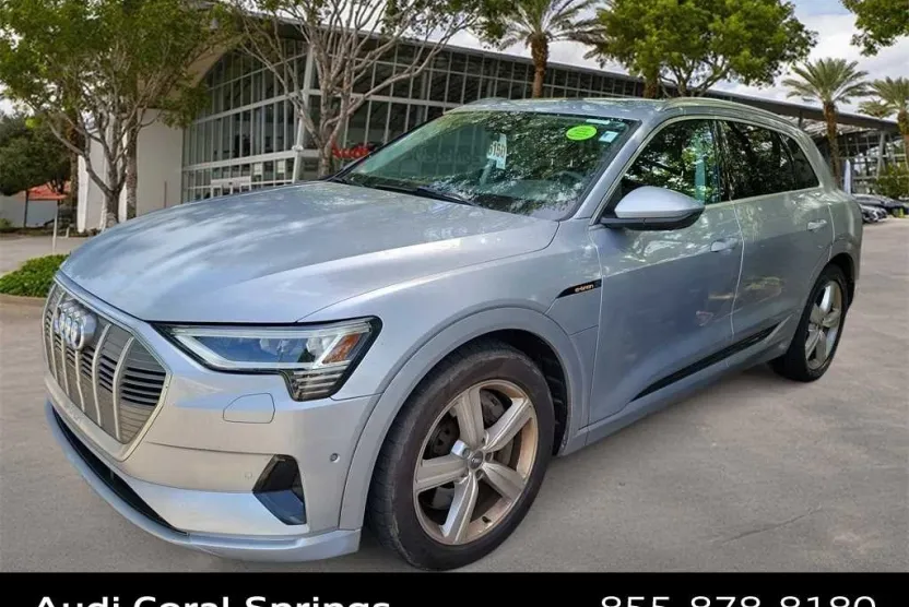 2019 Audi e-tron Premium Plus photo 1