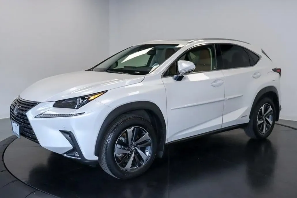 2021 Lexus NX 300h photo 1