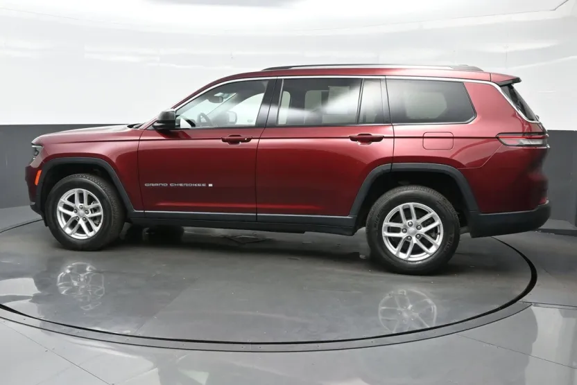 2022 Jeep Grand Cherokee Laredo photo 1