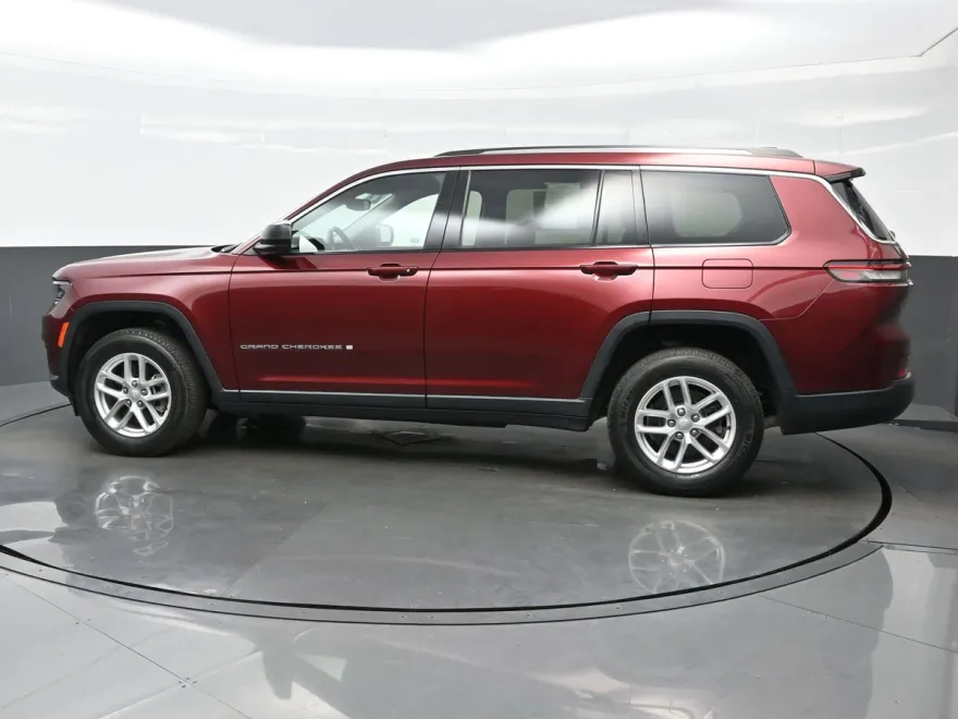 2022 Jeep Grand Cherokee Laredo photo 1