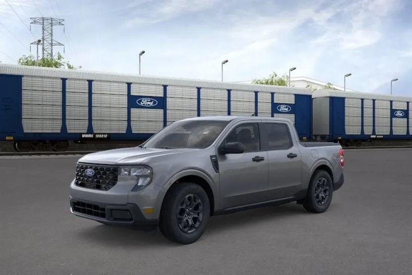 2025 Ford Maverick XLT photo 1