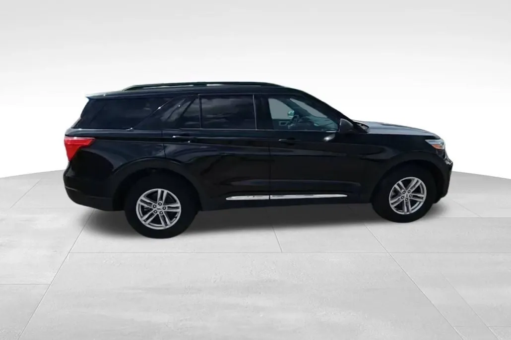 2022 Ford Explorer XLT photo 1