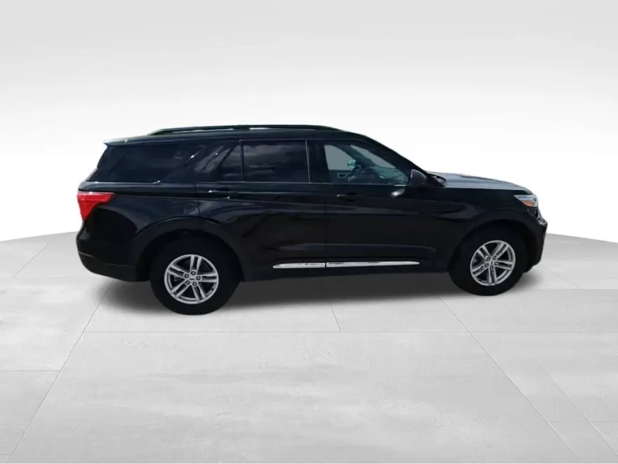 2022 Ford Explorer XLT photo 1