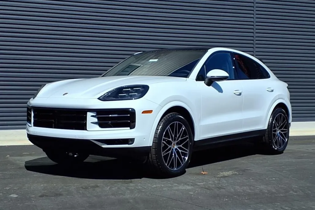 2025 Porsche Cayenne Coupe photo 1