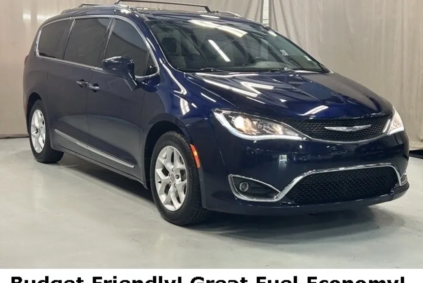 2018 Chrysler Pacifica Touring L photo 1