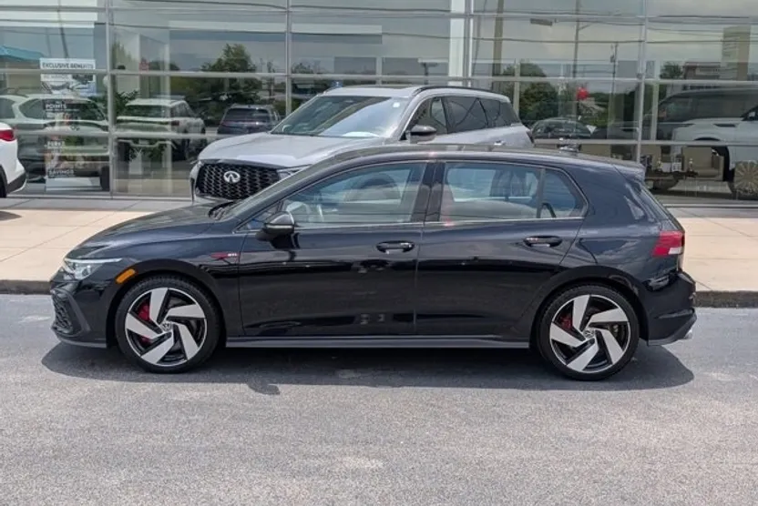 2023 Volkswagen Golf GTI SE photo 1