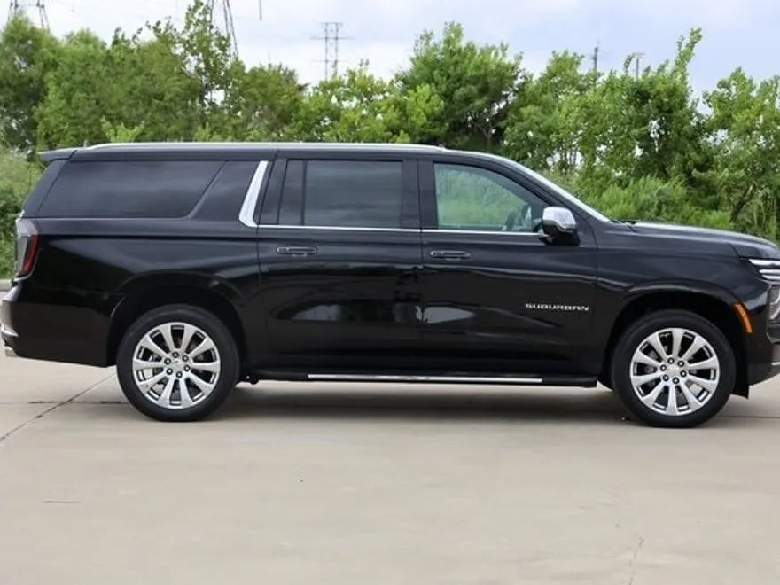 2025 Chevrolet Suburban Premier photo 1