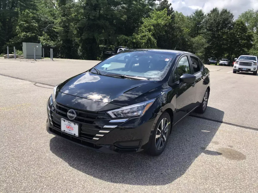 2025 Nissan Versa S photo 1