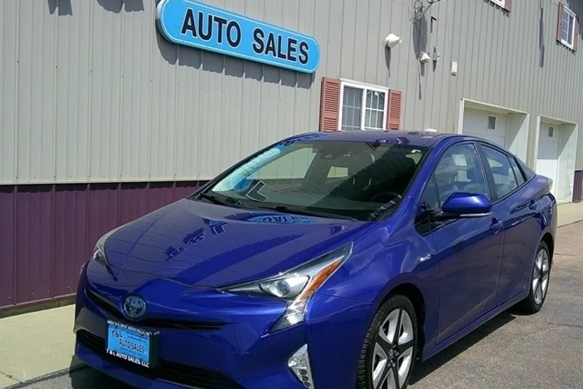 2016 Toyota Prius Four Touring photo 1