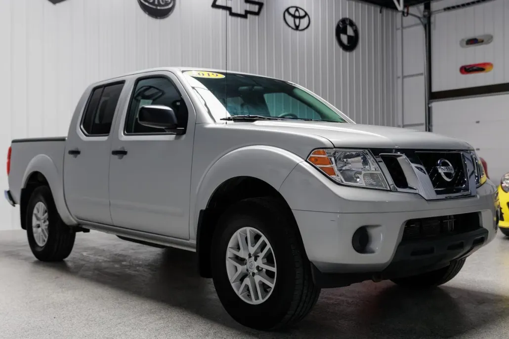 2019 Nissan Frontier SV Crew Cab photo 1