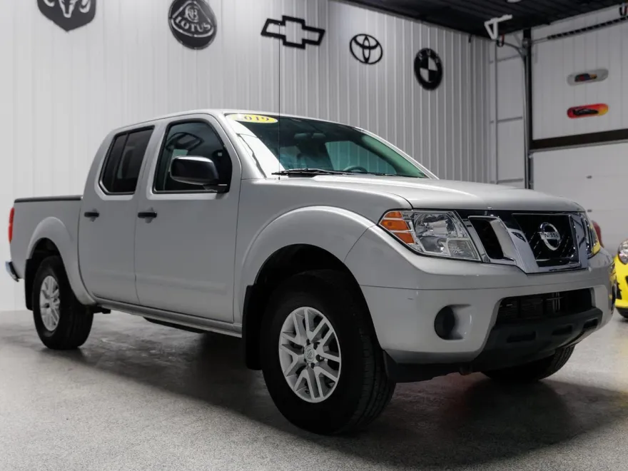 2019 Nissan Frontier SV Crew Cab photo 1