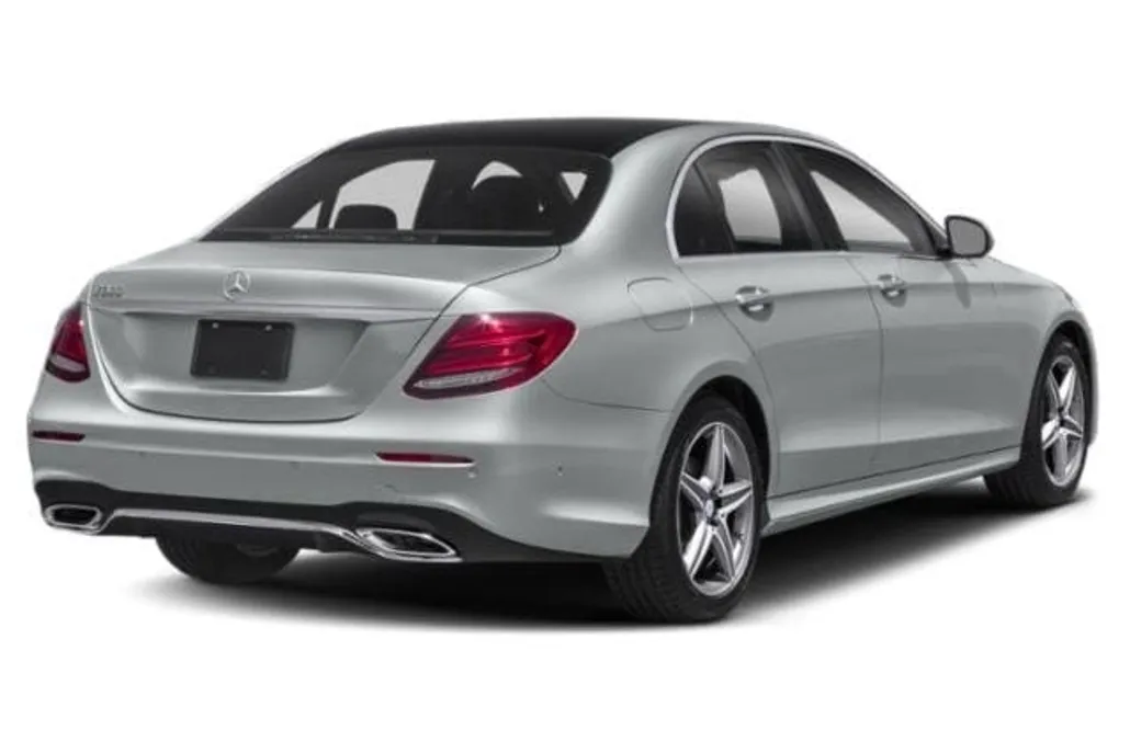 2017 Mercedes Benz E photo 1