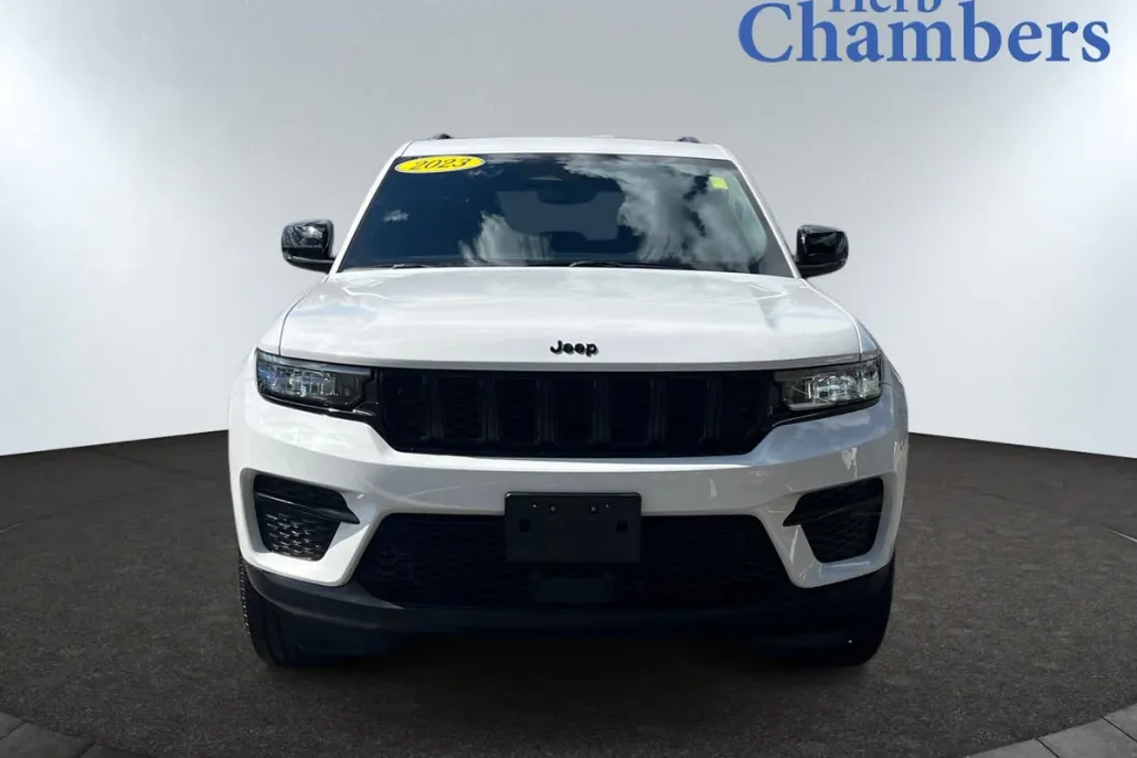 2023 Jeep Grand Cherokee Altitude photo 1