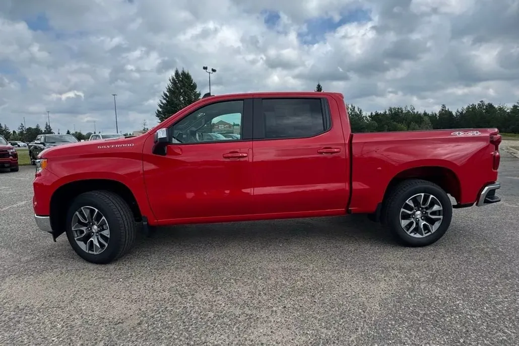 2026 Chevrolet Silverado 1500 LT photo 1