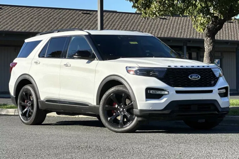 2022 Ford Explorer ST photo 1