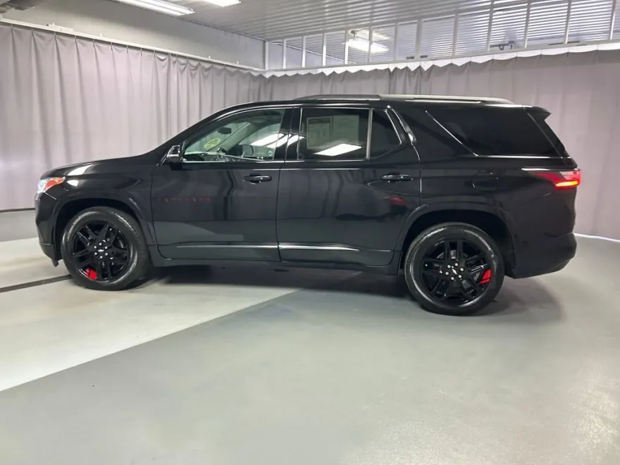 2021 Chevrolet Traverse Premier photo 1
