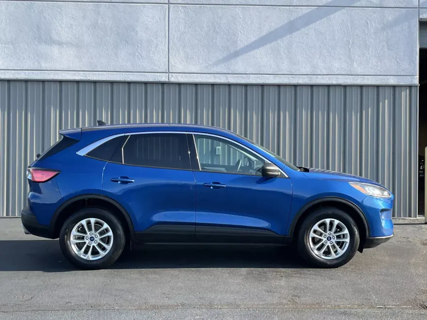 2022 Ford Escape SE photo 1