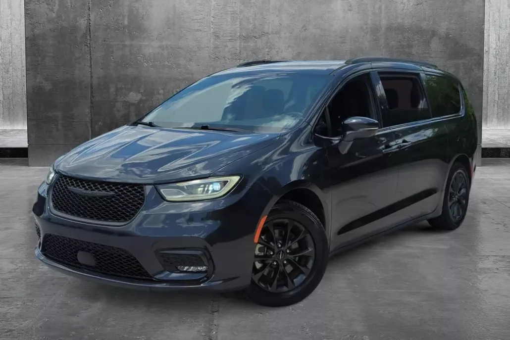 2021 Chrysler Pacifica Touring photo 1