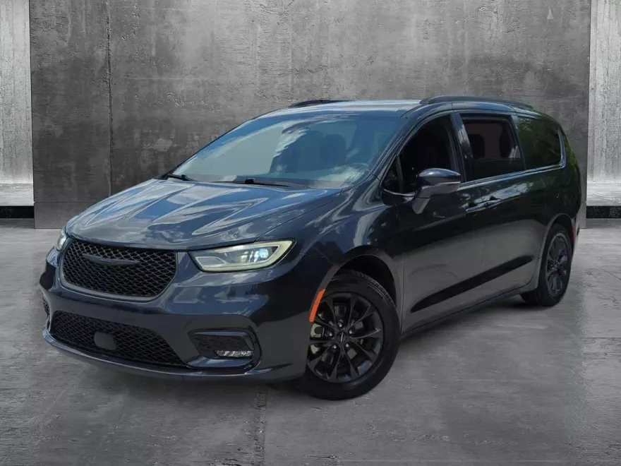 2021 Chrysler Pacifica Touring photo 1