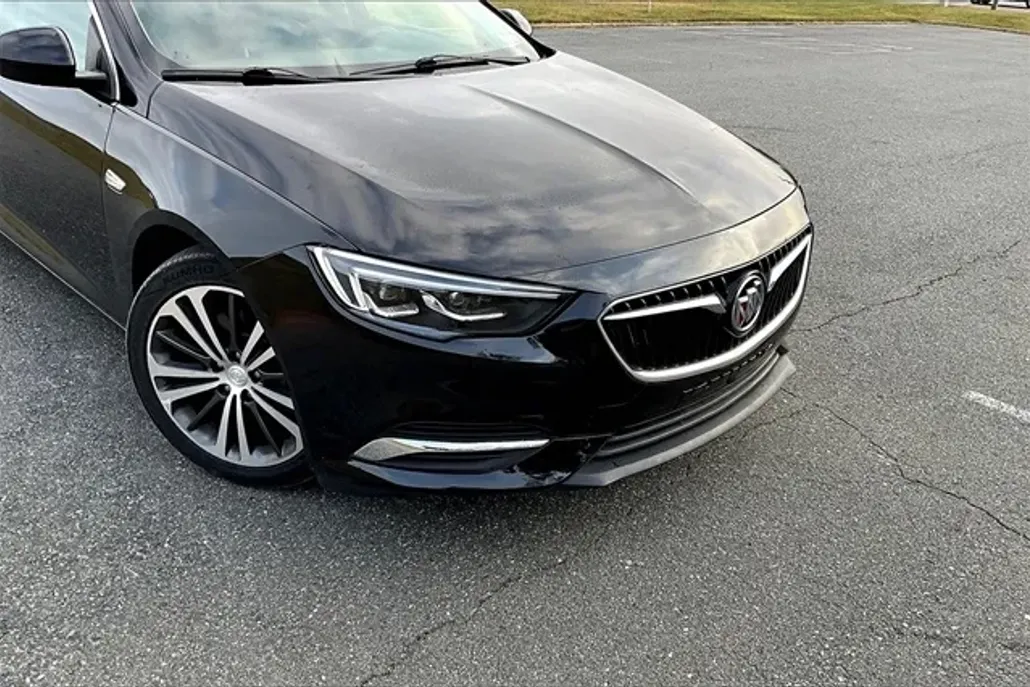 2018 Buick Regal Sportback Essence photo 1