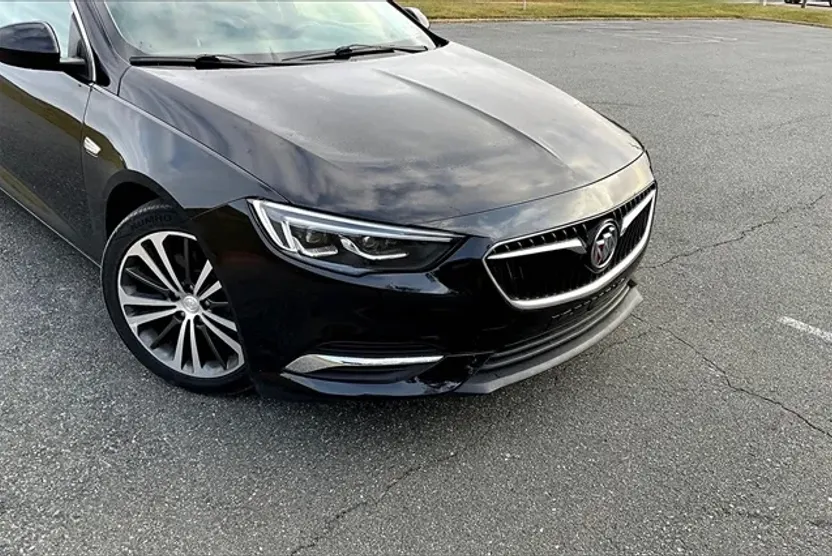 2018 Buick Regal Sportback Essence photo 1