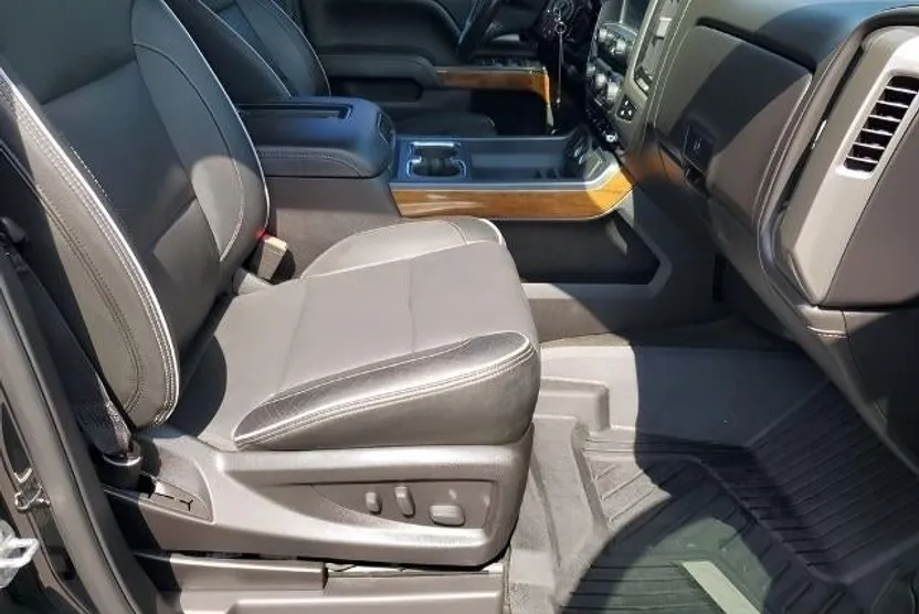 2018 Chevrolet Silverado 1500 High Country photo 1