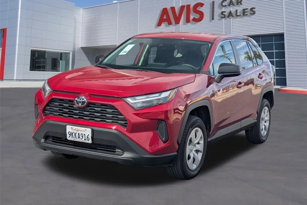 2024 Toyota RAV4 LE photo 1