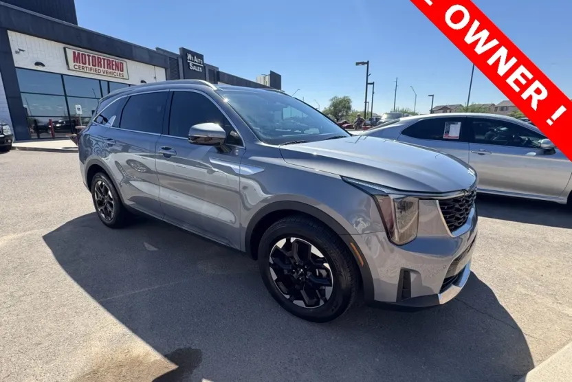 2024 Kia Sorento S photo 1