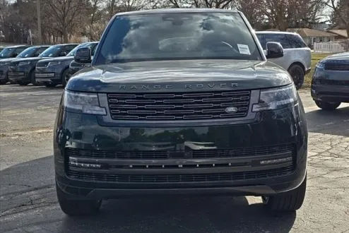 2025 Land Rover Range Rover SE photo 2