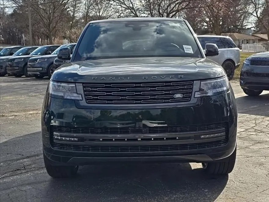 2025 Land Rover Range Rover SE photo 2