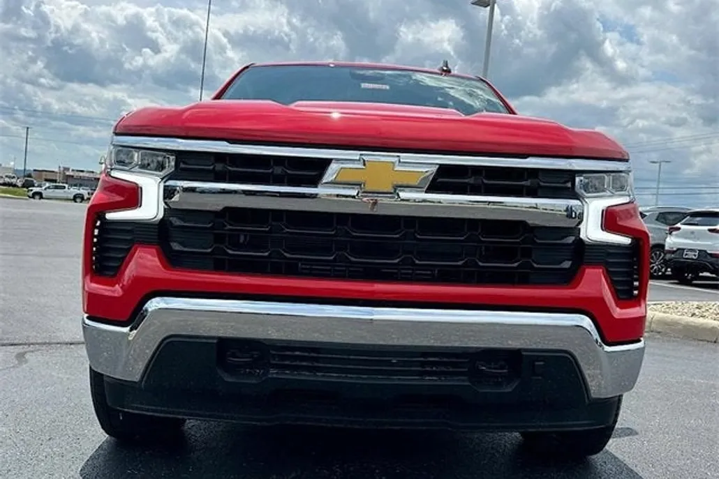 2026 Chevrolet Silverado 1500 LT photo 1