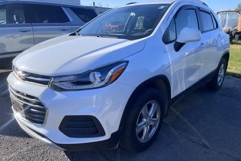 2022 Chevrolet Trax LT photo 1