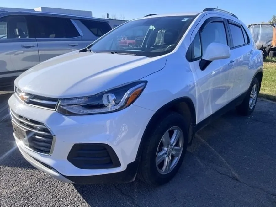 2022 Chevrolet Trax LT photo 1