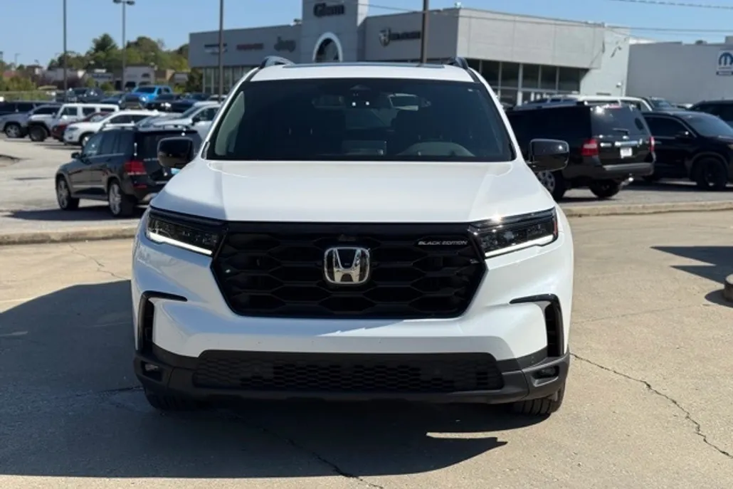 2025 Honda Pilot Black Edition photo 1