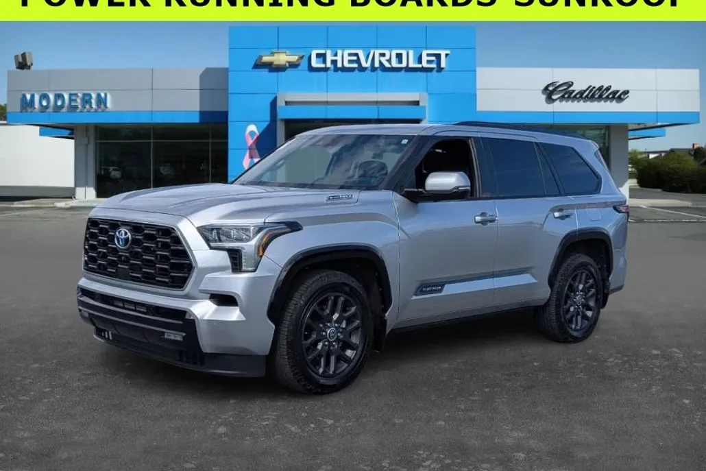 2023 Toyota Sequoia SR5 photo 1