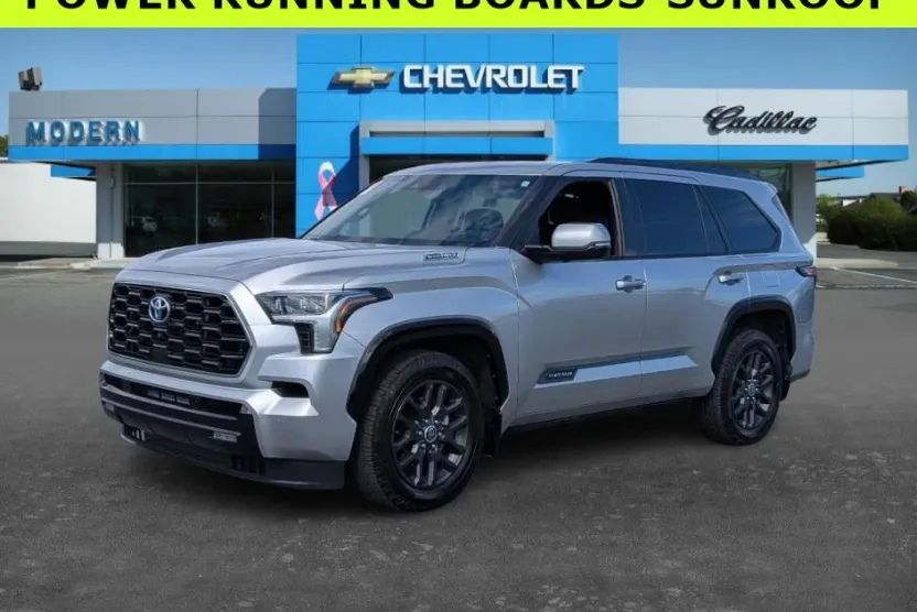 2023 Toyota Sequoia SR5 photo 1