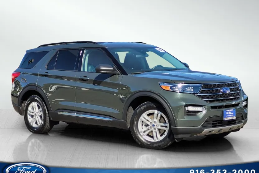 2022 Ford Explorer XLT photo 1