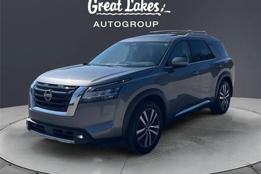 2022 Nissan Pathfinder Platinum photo 1